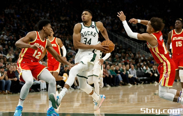 NBA常规赛：雄鹿110-127不敌老鹰，特雷-杨20+11，字母哥26+11利拉德仅6分